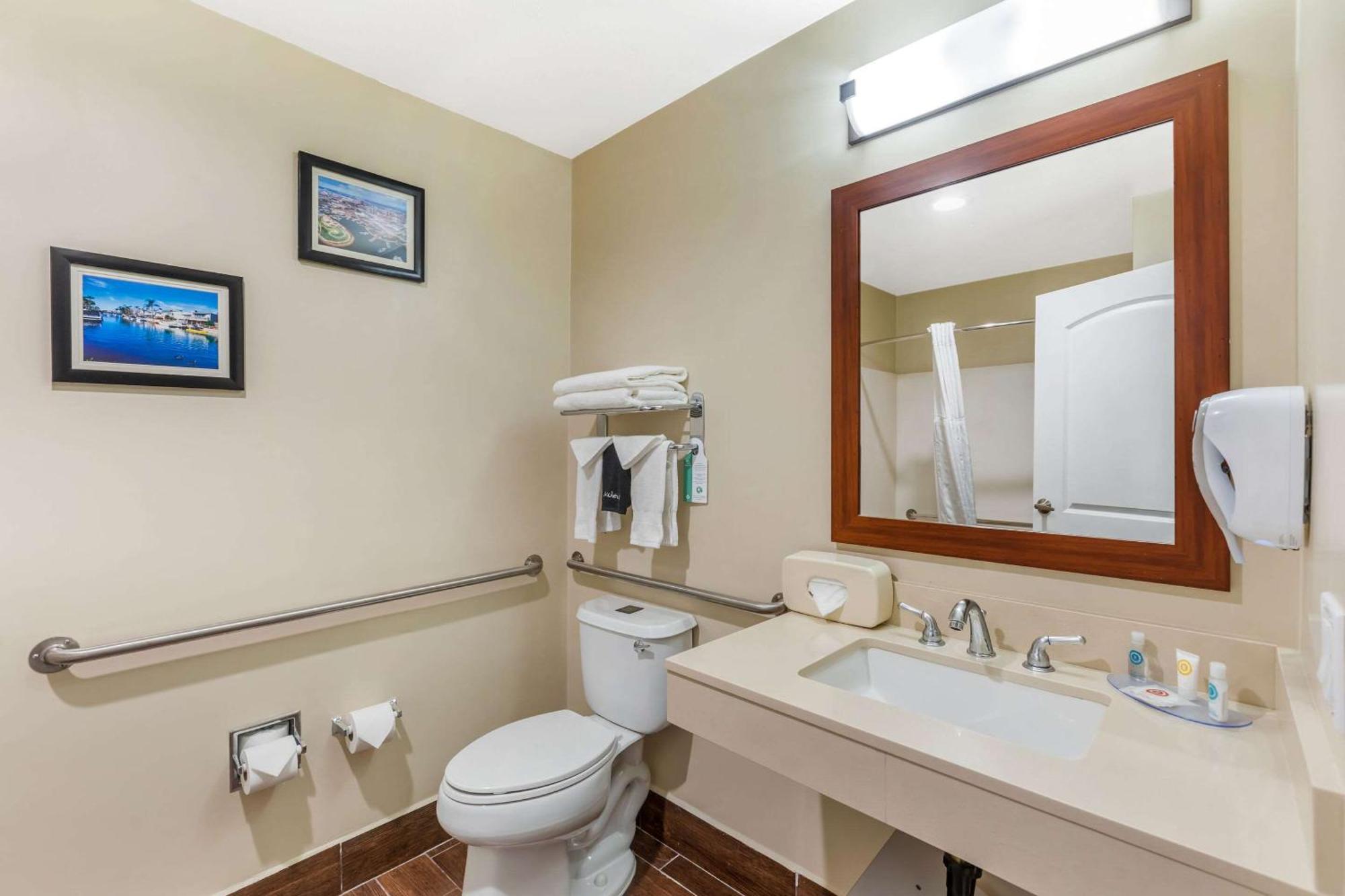Inn Comfort - Angeles 2*