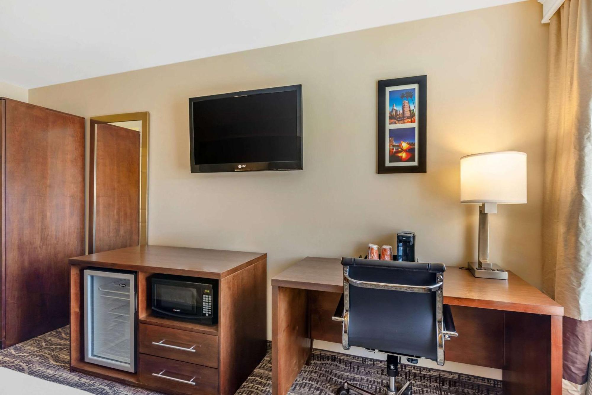Inn Comfort - Angeles 2*