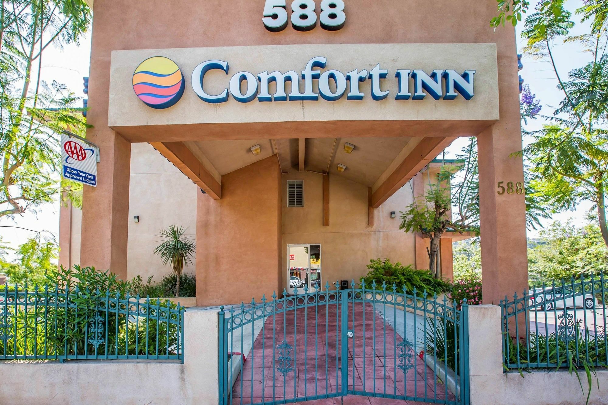 Inn Comfort - Angeles 2*